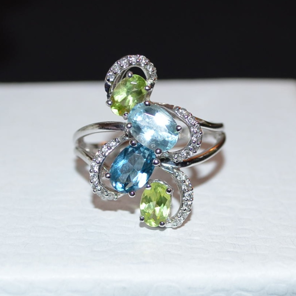 14K White Gold with Blue Topaz and Peridot